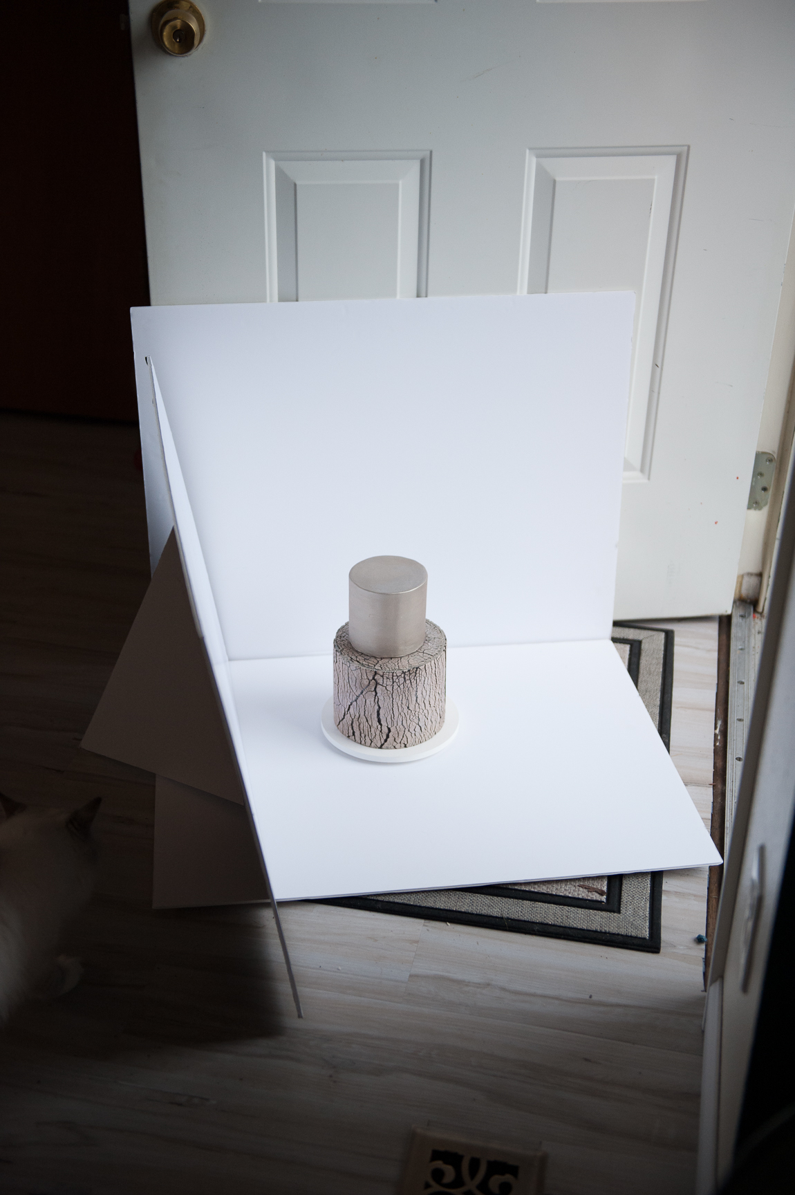 Easy photography backdrop using foam core